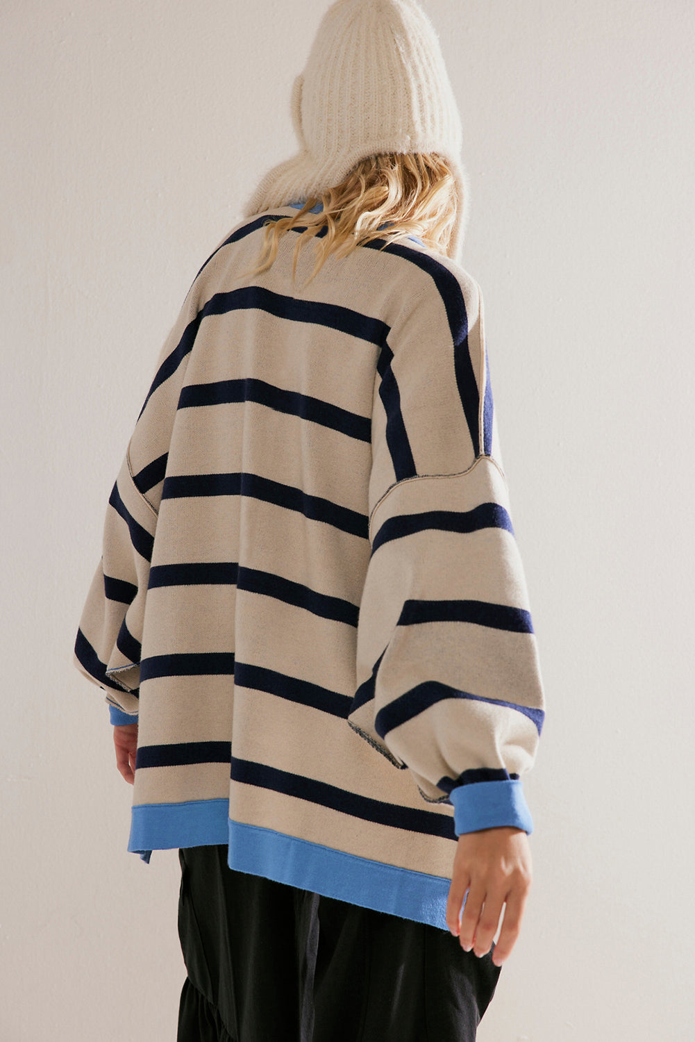 Cardigan ample boutonné à épaules tombantes color block blanc-A WOMAN WE LOVE