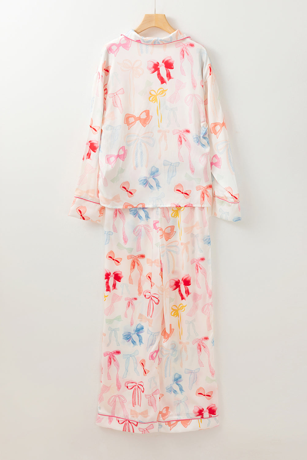 Ensemble de pyjama en satin à jambes larges et col à revers imprimé nœud papillon blanc-A WOMAN WE LOVE