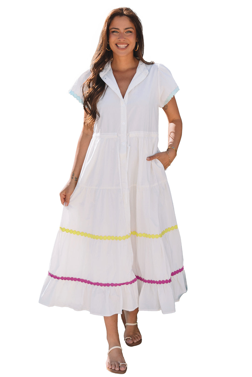 Robe longue blanche à manches courtes et à cordon de serrage à la taille et à garniture Rickrack en blocs de couleurs