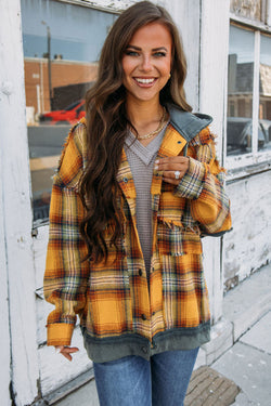 Chaqueta con capucha naranja revisadas y botones