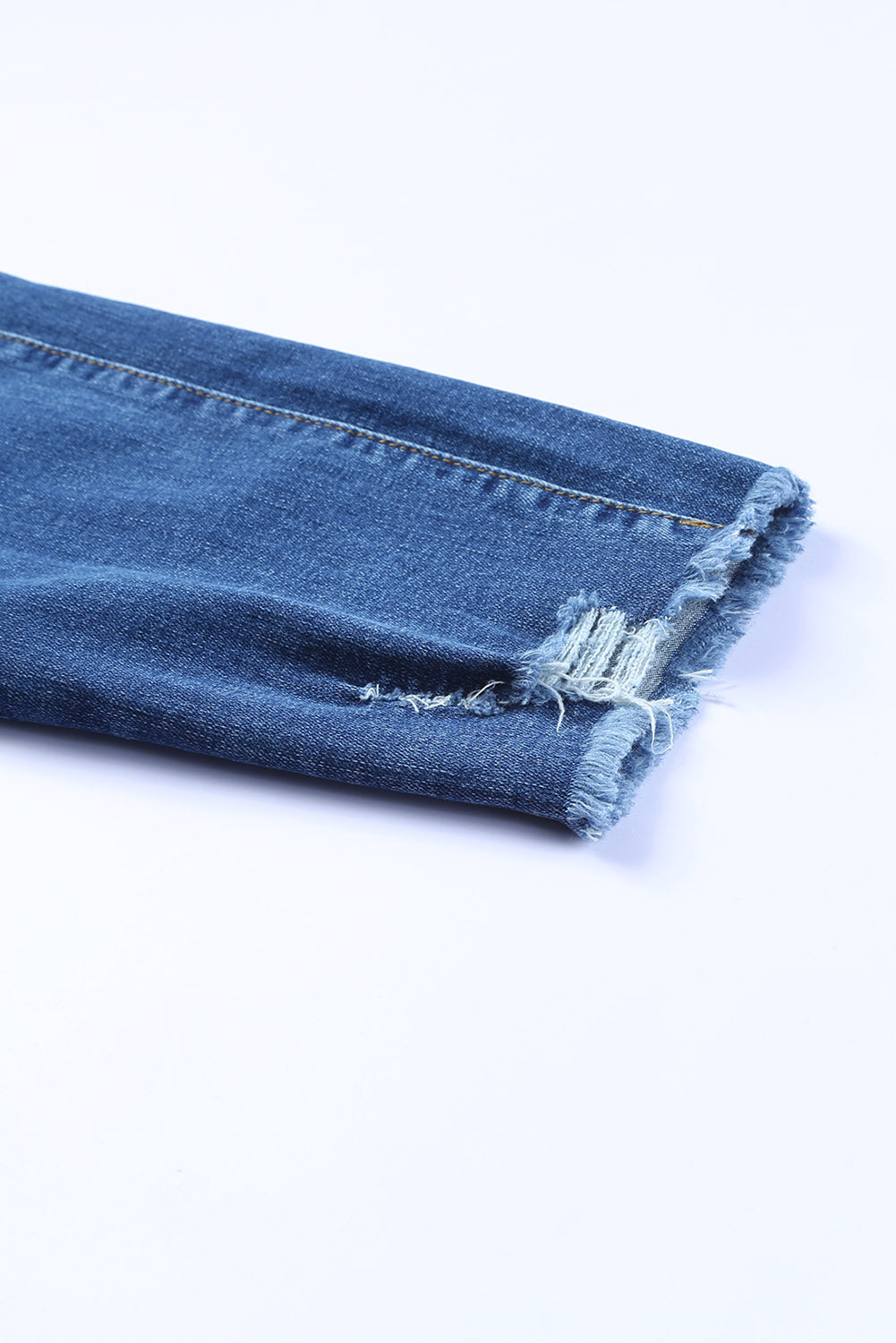 Jeans ajustados del tobillo azul crudo