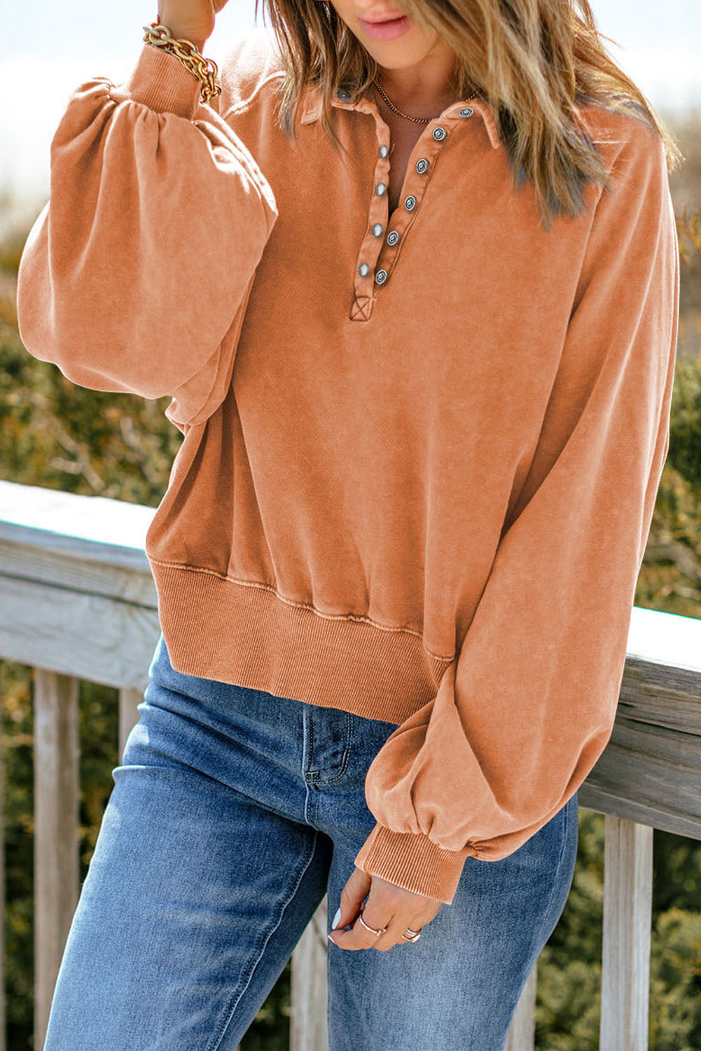 Sweat-shirt à poil à la manche lanterne lavée en orange lavé en orange