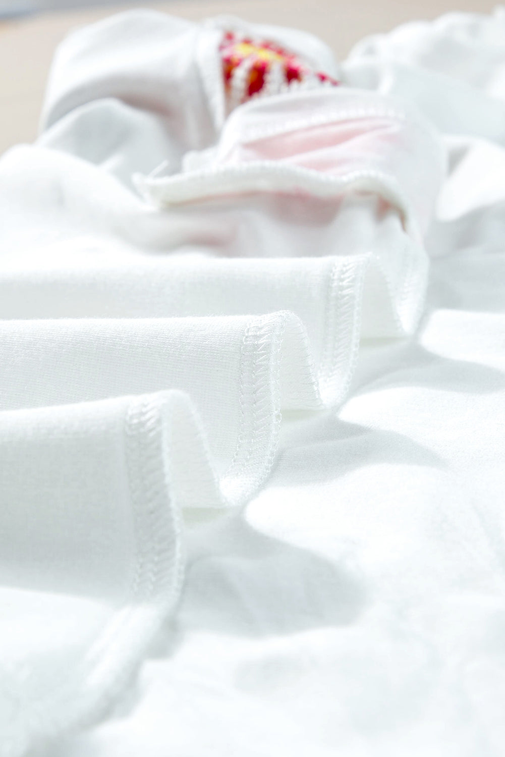 White top with round neck and sleeve in flower hook