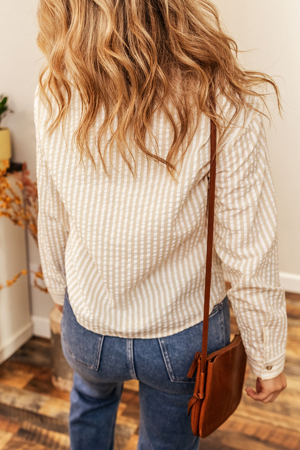 Chemise froissée à rayures avec poche poitrine