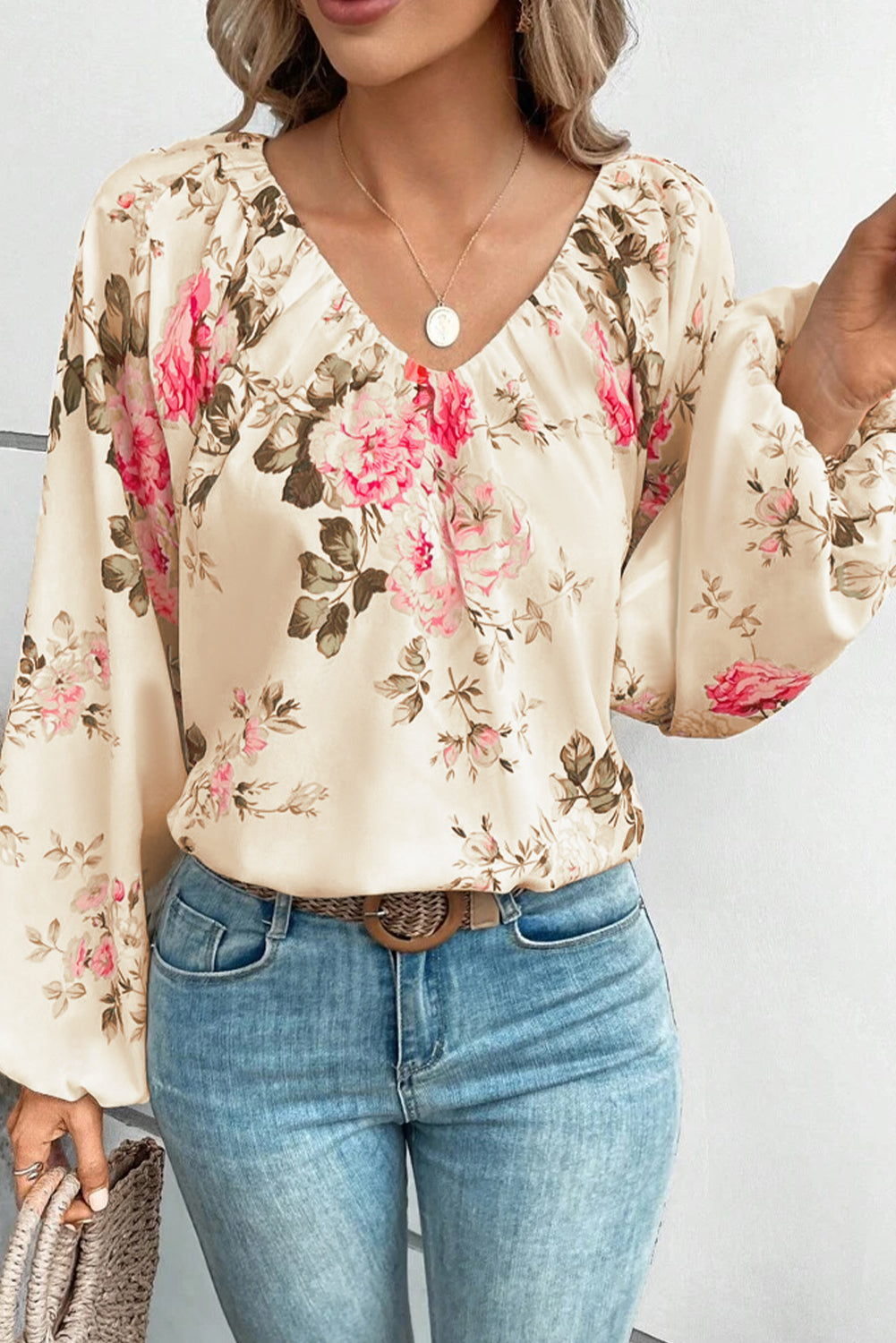 Blusa con cuello en v de manga en vhaladora de estampado floral beige