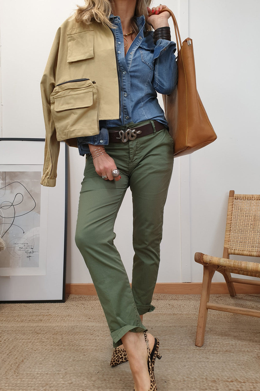 Chemise en jean slim boutonnée bleu crépuscule avec poches à rabat-A WOMAN WE LOVE