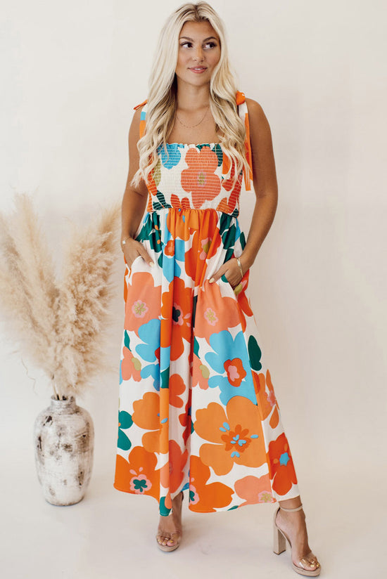 Vestido de naranja largo con flores y tirantes anudados con un busto brotado