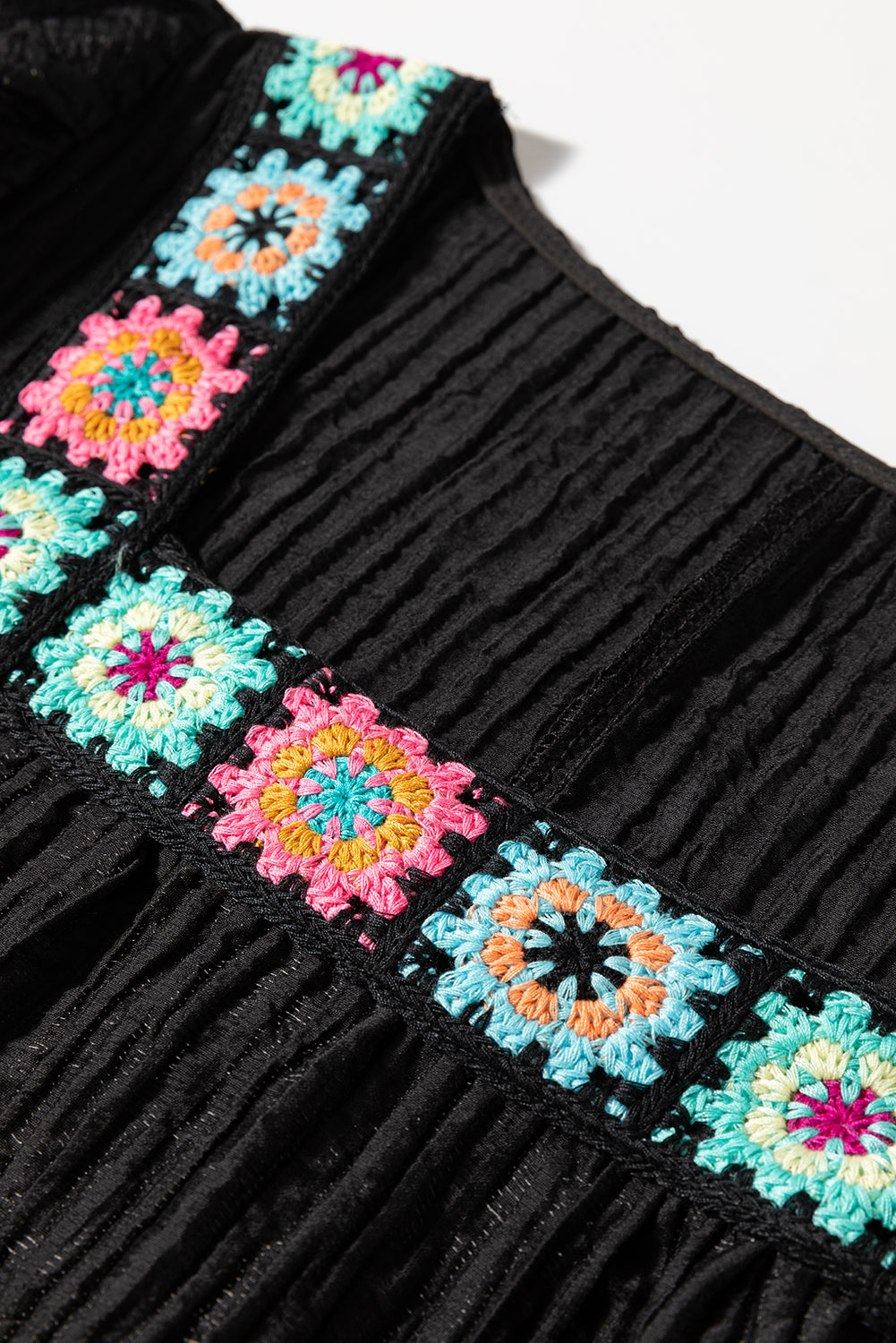 Haut noir à fleurs au crochet grande taille *