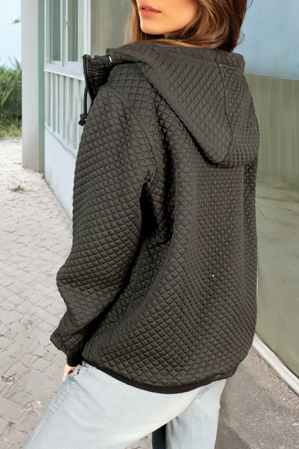 Veste à capuche zippée matelassée noire avec poches latérales