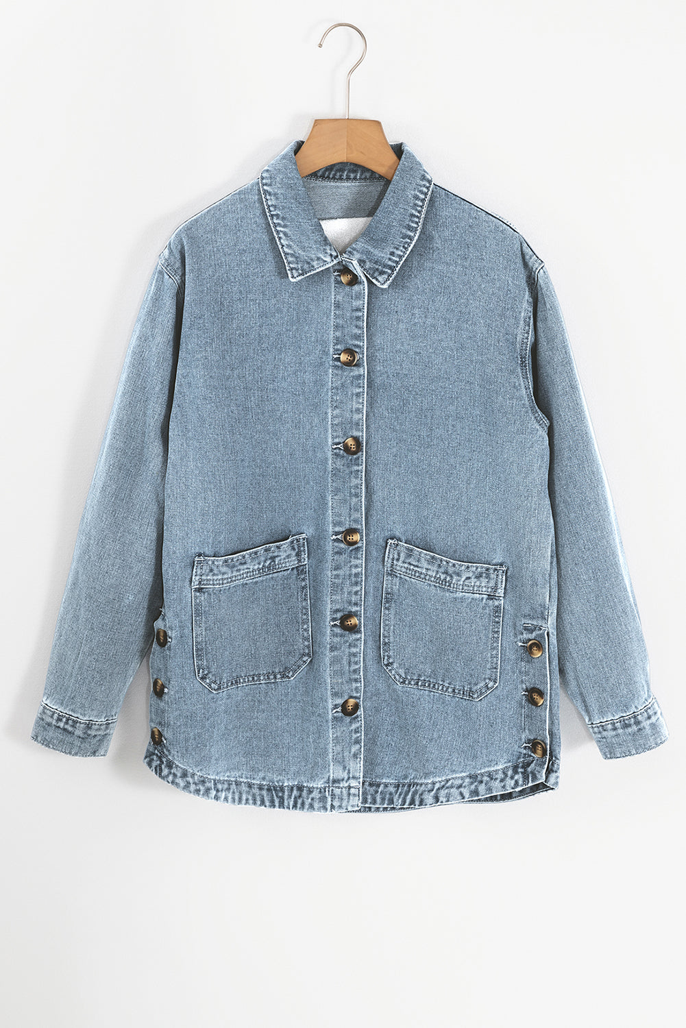 Veste en jean bleu crépuscule avec poches et boutons fendus