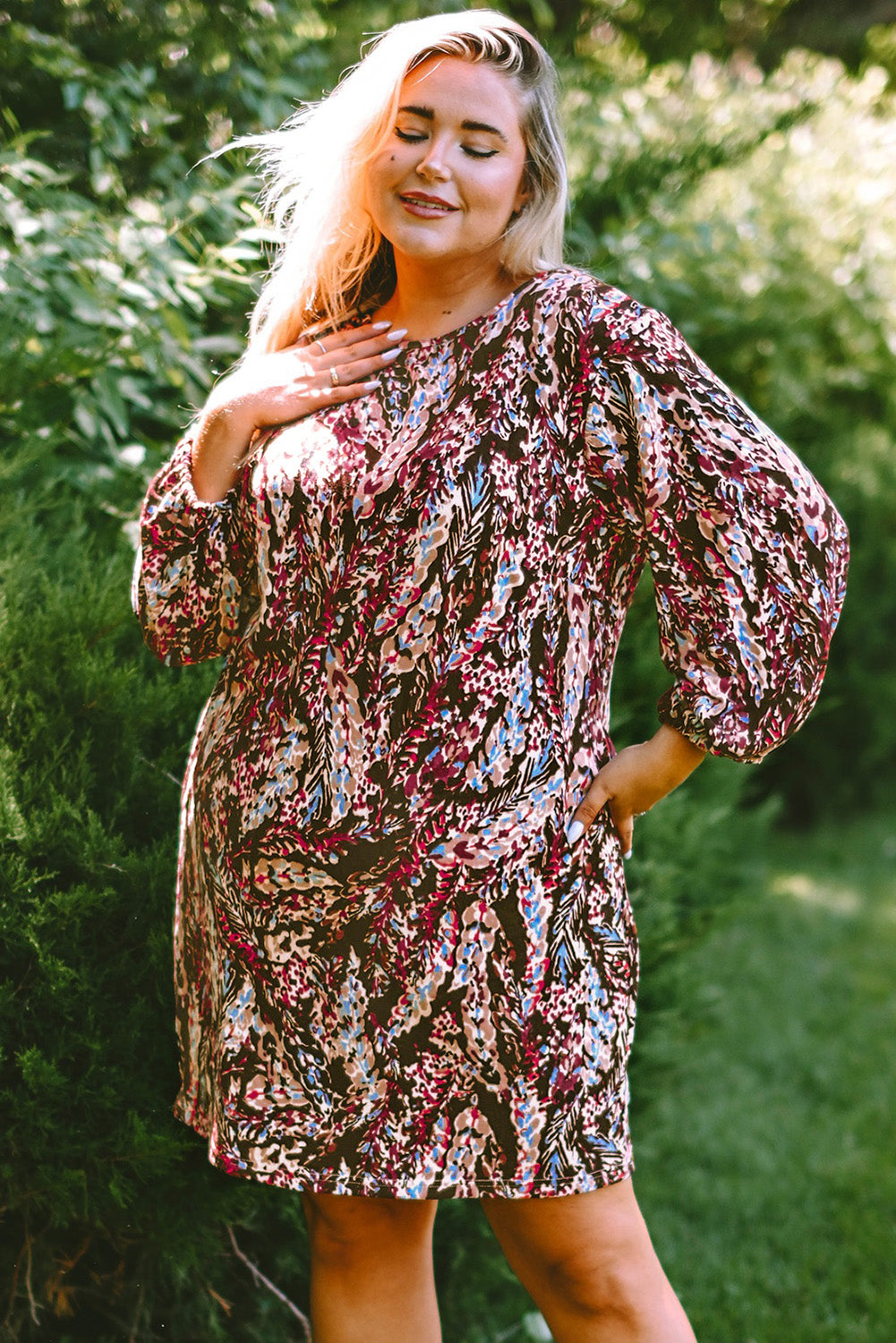 Minivestido con estampado floral de talla grande en rojo fuego