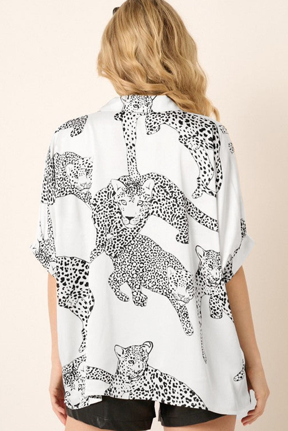Chemise beige à manches mi-longues boutonnée à imprimé guépard-A WOMAN WE LOVE