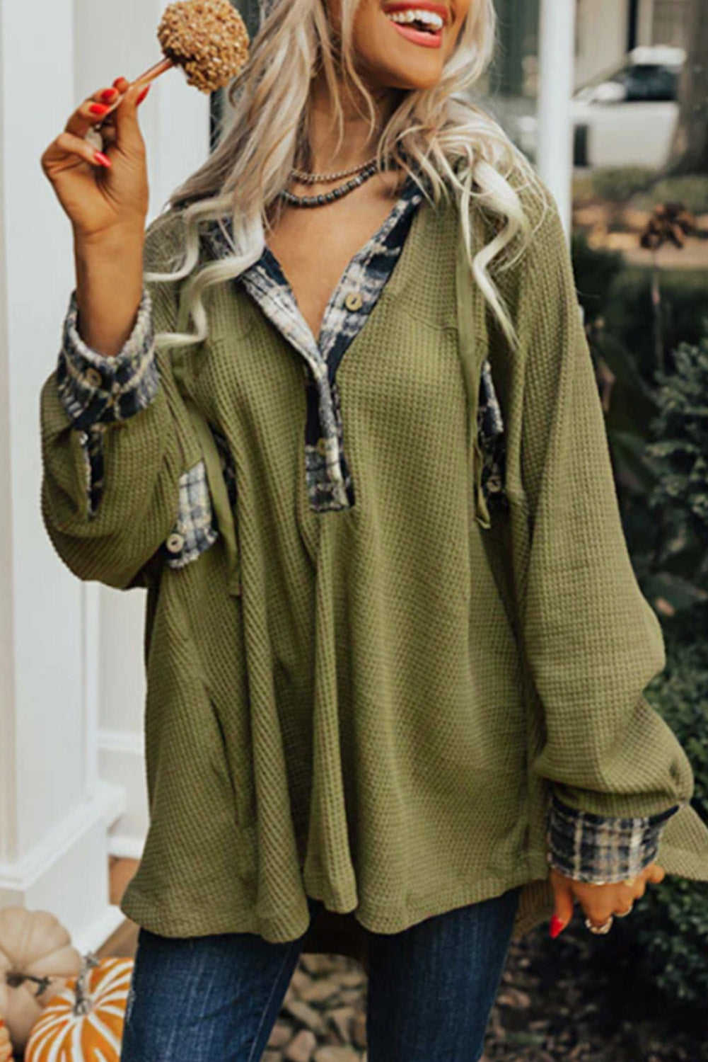 Green Flowy Plaid Accent Waffle Knit Henley Sampanía