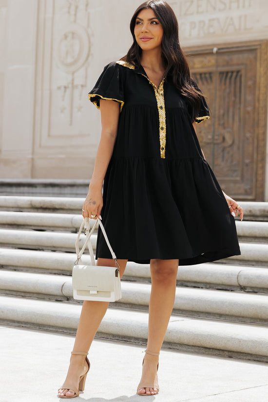 Vestido de camisa negra con mangas de burbujas y lentejuelas para el día del partido