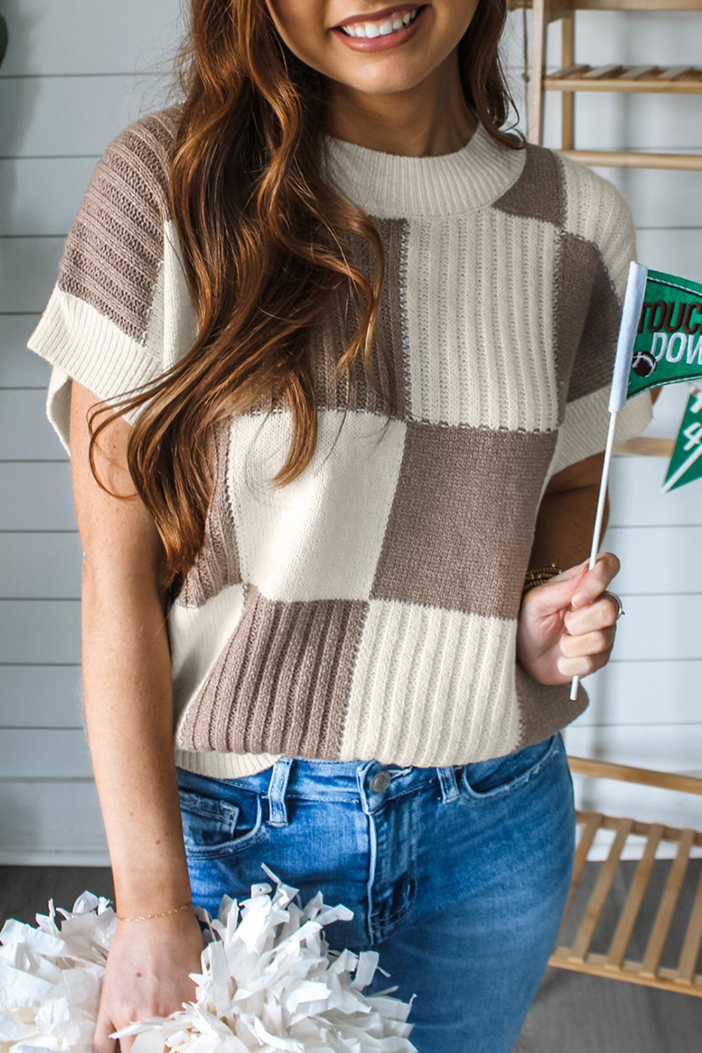 Khaki sweater with short sleeves and Round Color Block tiles