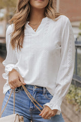 Blouse ample texturée blanche à col fendu-A WOMAN WE LOVE