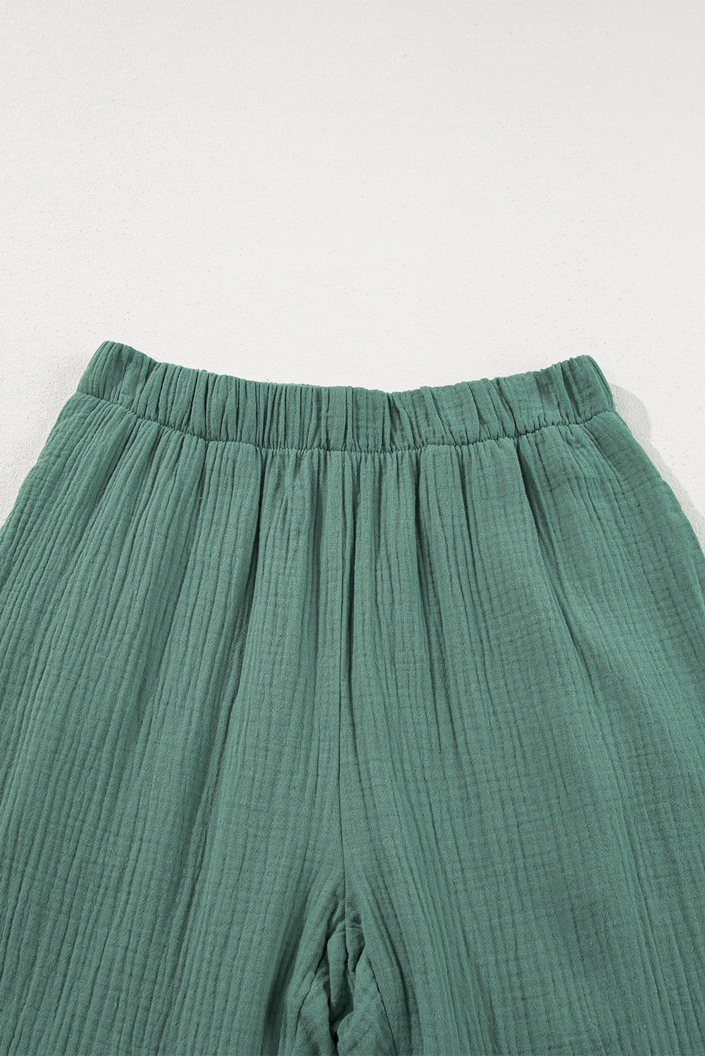 Pantalones de campana con volantes y cintura alta con textura verde