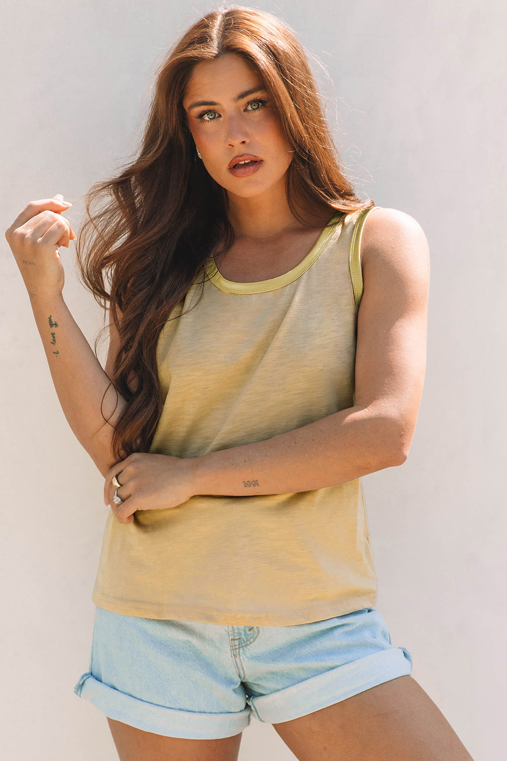 Glamor tank top with shiny metal edge *