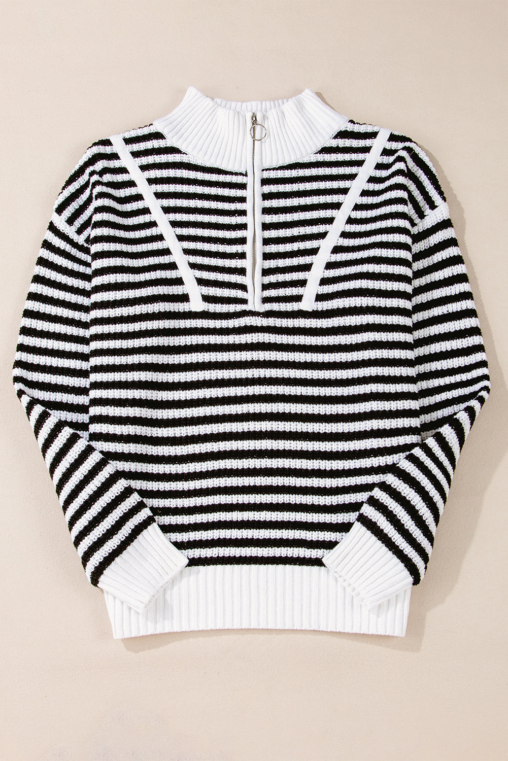 Pull noir à rayures, col zippé, épaules tombantes