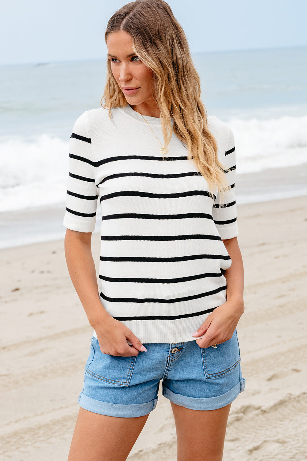 White striped knitted half sleeve t-shirt