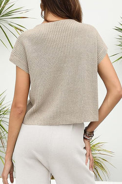 Pale khaki sweater with short sleeve and pocket pocket