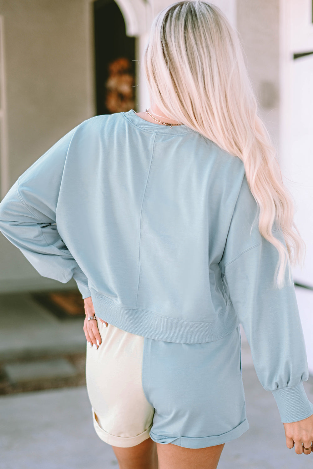 Ensemble short et sweat-shirt bleu ciel à ourlet fendu