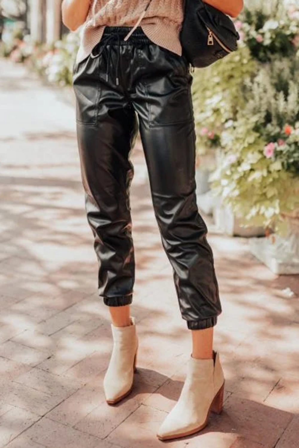 Pantalones de trote negros en tamaño simocked y cordón de apriete