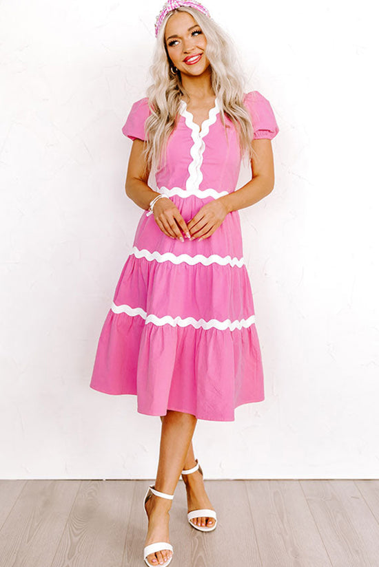 Vestido fluido de longitud media con mangas cortas y hinchazones y caramelo Ric Rac Border