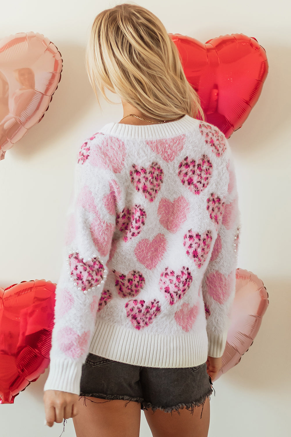 Fluffy sweater with pearl ribbed trim and leopard print and pink heart