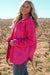 Chaqueta sherpa botonal en faux ante rosa brillante