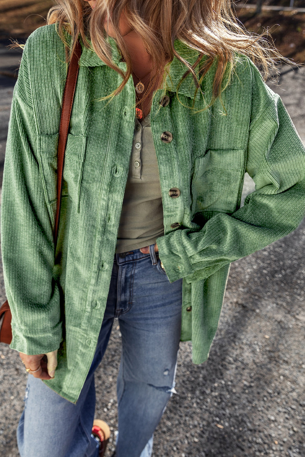 Veste en velours côtelé boutonnée avec poche plaquée vert brume