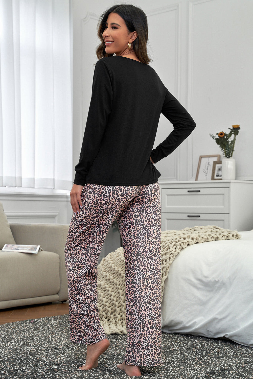 Ensemble de salon haut à manches longues et pantalon imprimé léopard-A WOMAN WE LOVE
