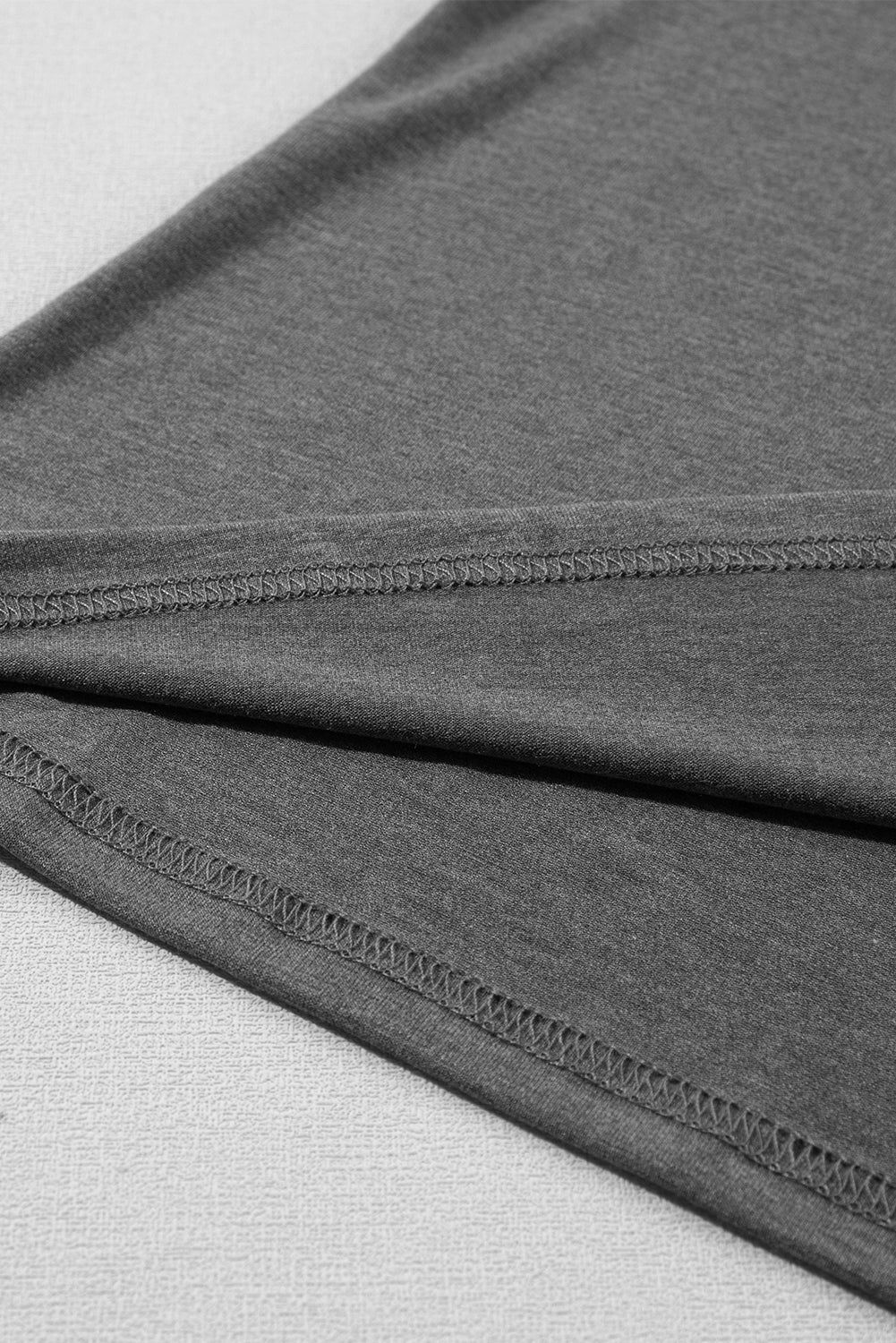 Carbongrau -Mode Blütenhülle gegen Nacken T -Shirt