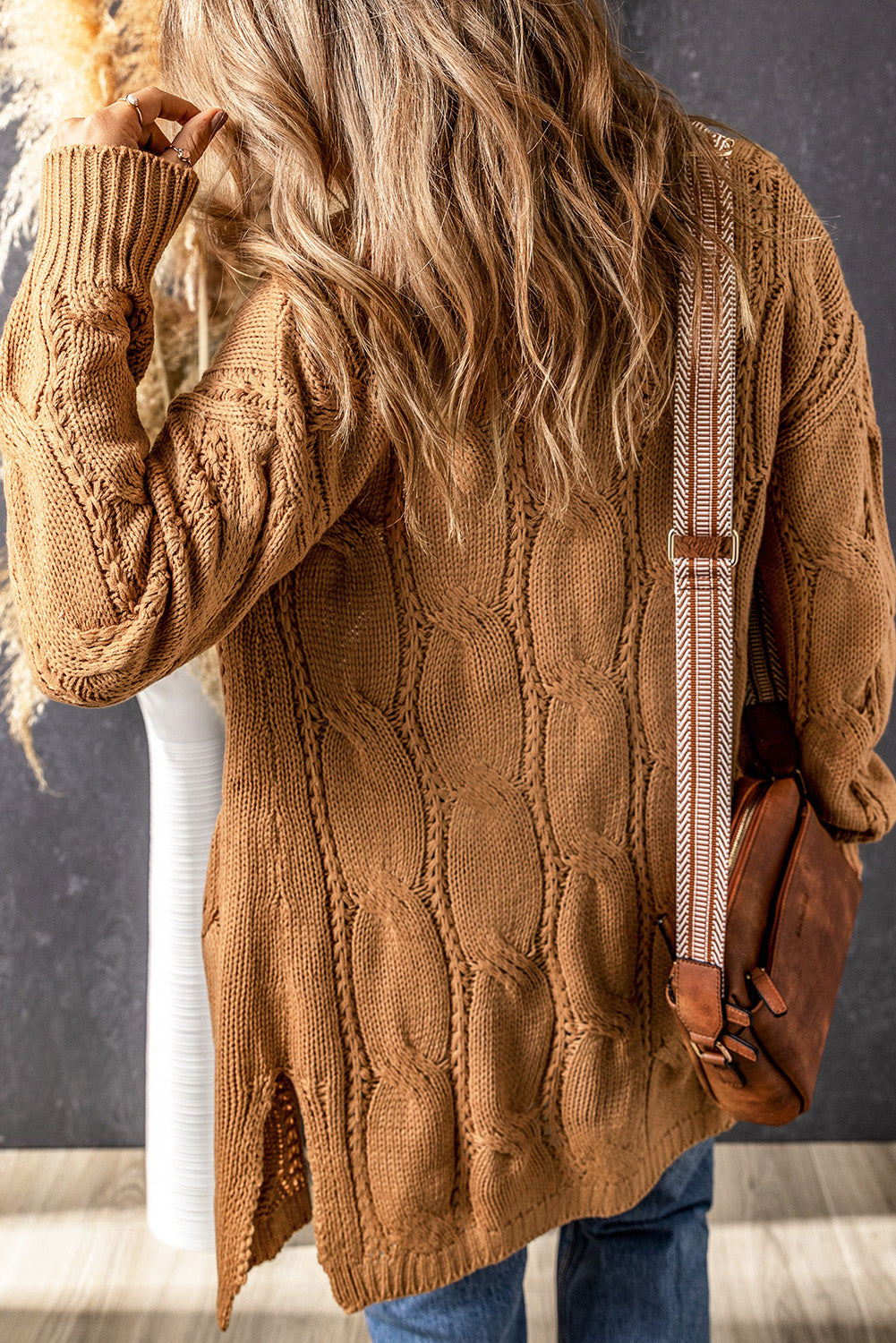 Cardigan kaki en maille torsadée à œillets et bordures côtelées-A WOMAN WE LOVE