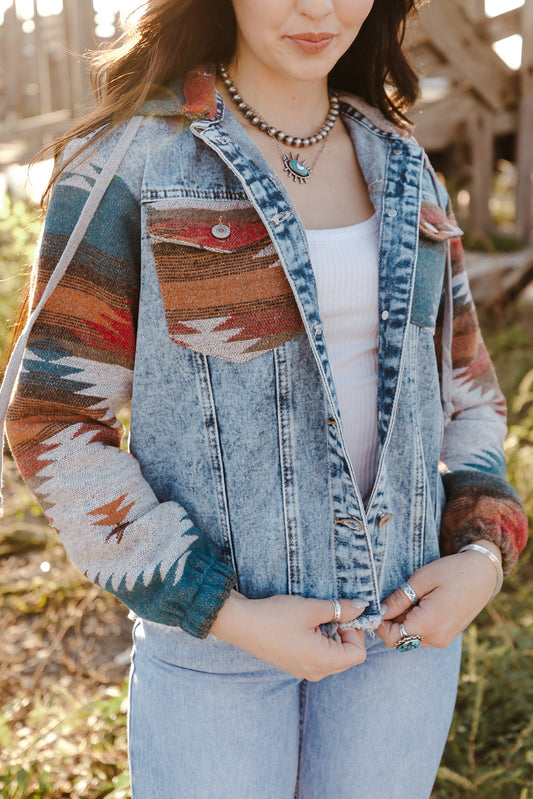 Chaqueta de mezclilla de dobladillo con estampado multicolor aztec