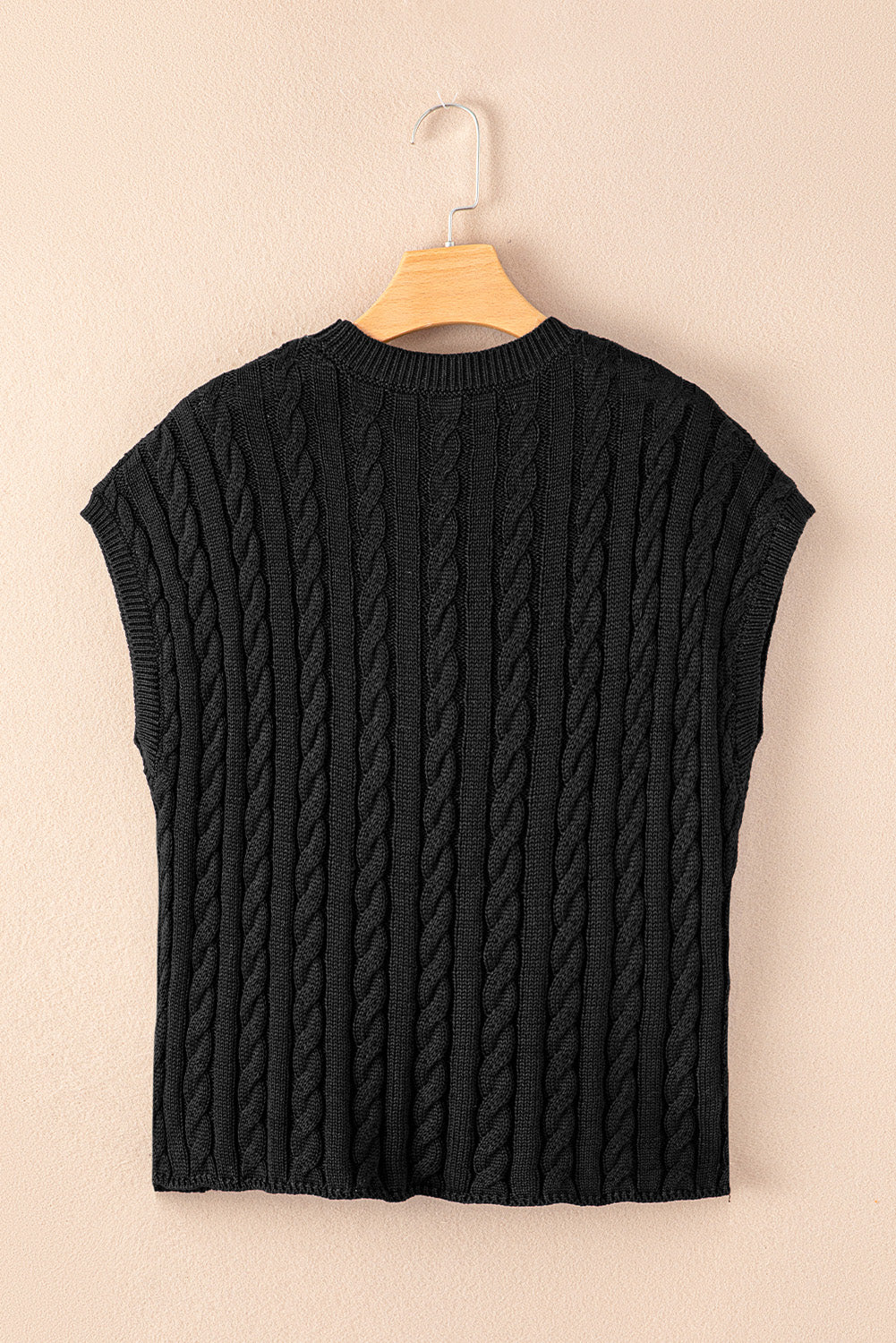 Pull noir à manches courtes et col rond en tricot torsadé