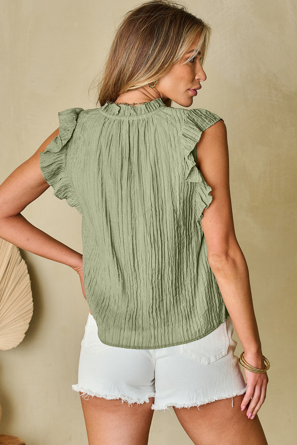 Meadow Mist Green V Neck Flutter manga blusa texturizada