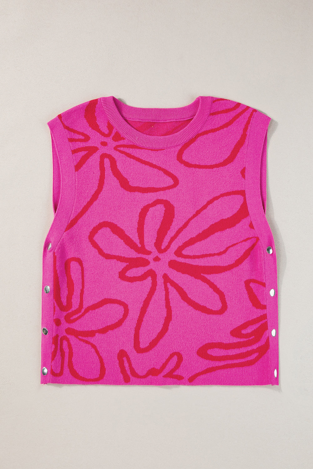 High knitting with buttoned sleeveless flowers on the bright pink sides