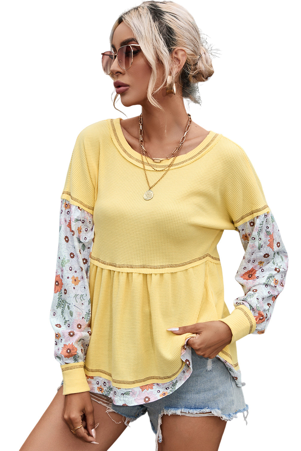 Blusa de babydoll de anchura de mosaico floral amarillo