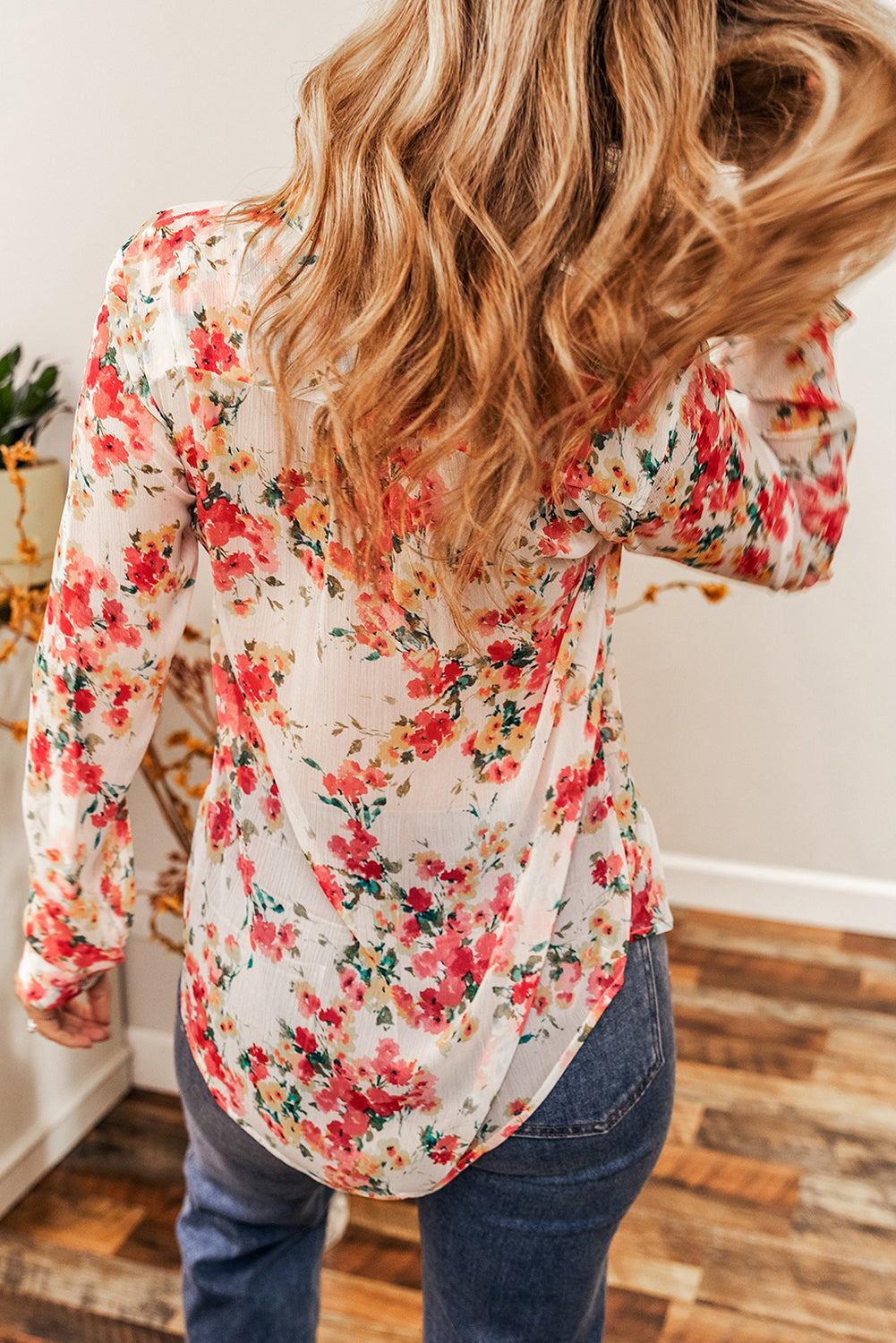 Chemise à poche poitrine à imprimé floral vibrant-A WOMAN WE LOVE