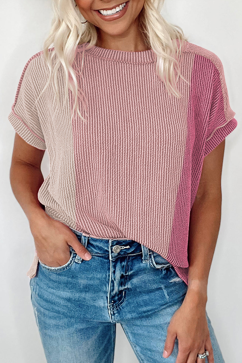 Camiseta de cuello de la tripulación de bloques con textura rosa