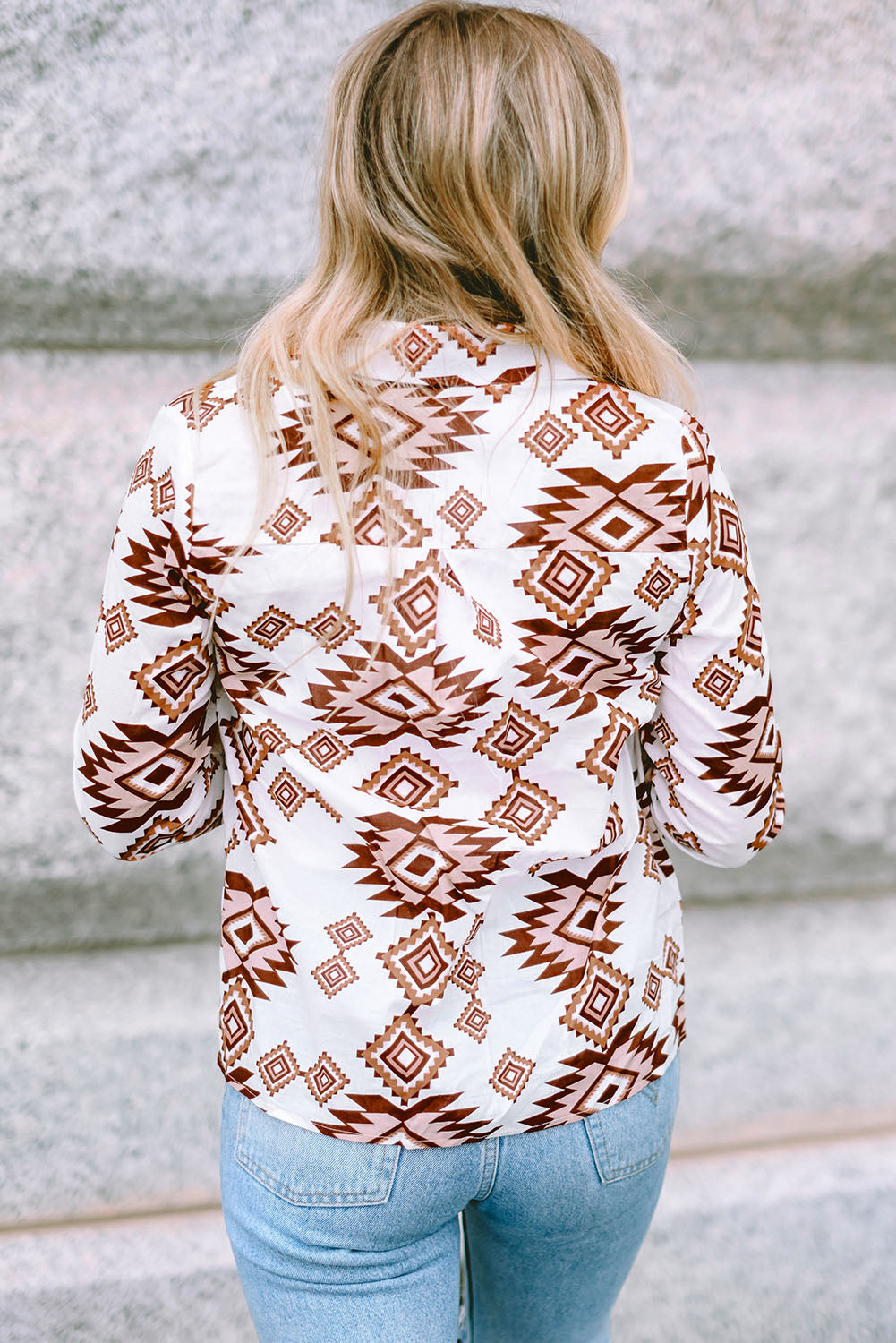 Chemise de poche à rabat à bouton de motif de motif d'ouest de l'Ouest blanc