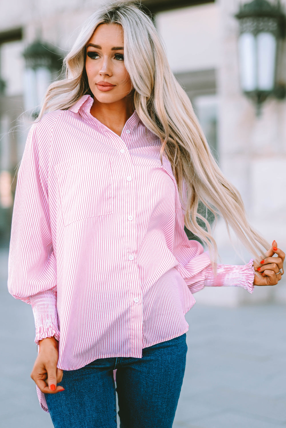 Chemise boyfriend rayée rose à revers et smocks avec poche