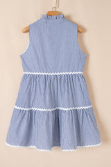 Chic sleeveless dress with split neck *
