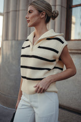 Haut en tricot à manches courtes et col zippé à rayures blanches