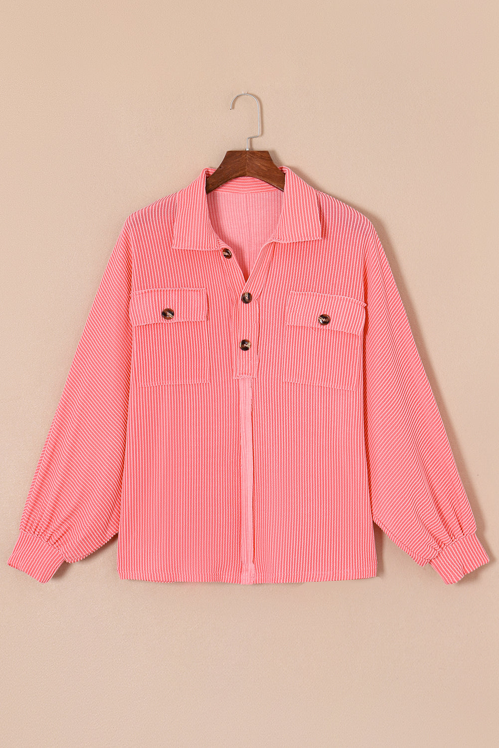 Top henley con bolsillo con solapa y cordón en rosa