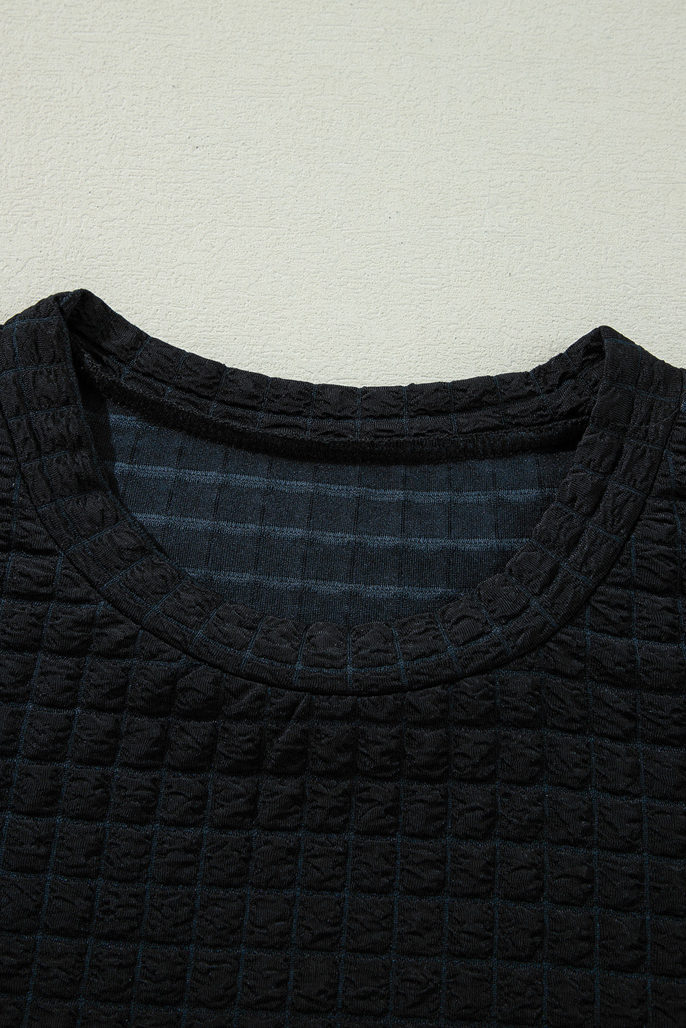 Ensemble t-shirt à manches courtes et pantalon large en tricot texturé de couleur noir-A WOMAN WE LOVE