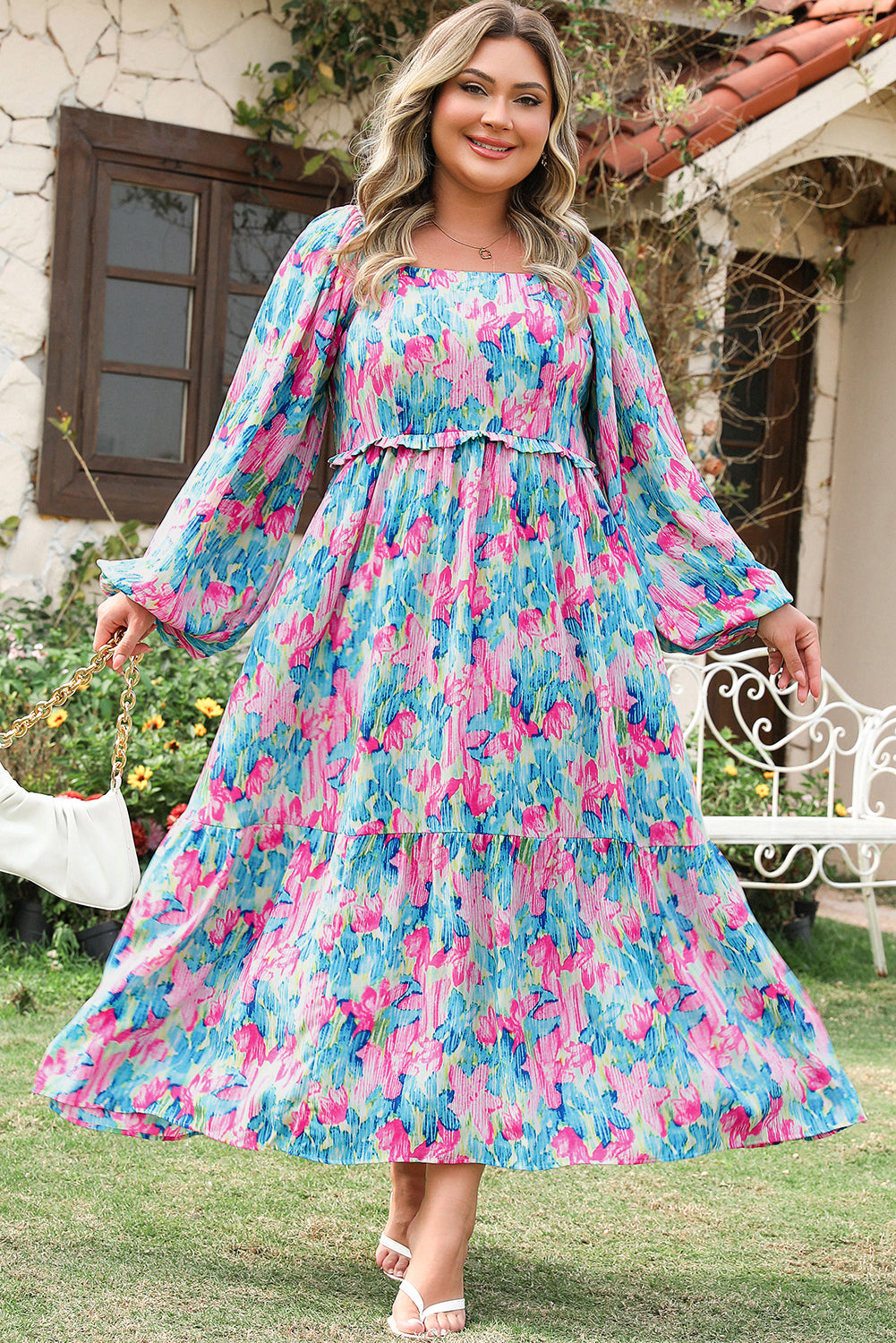 Robe longue à imprimé floral et col carré froncé de grande taille bleu ciel