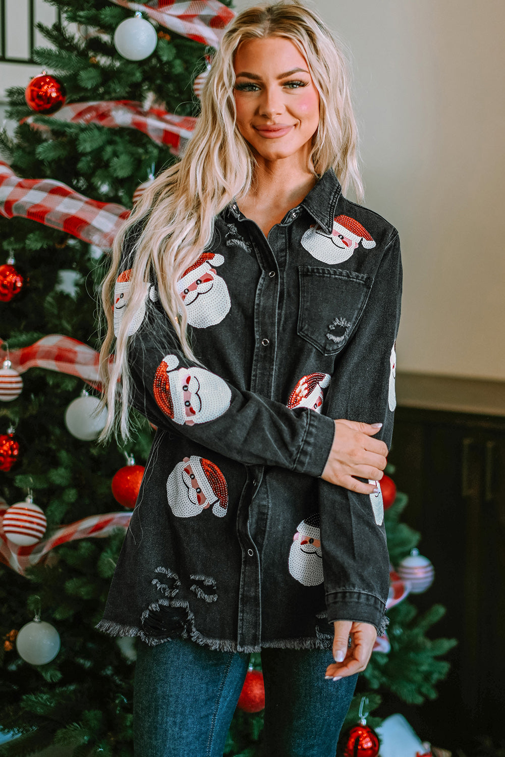 Chaqueta vaquera deshilachada con gráfico de Papá Noel y lentejuelas negras