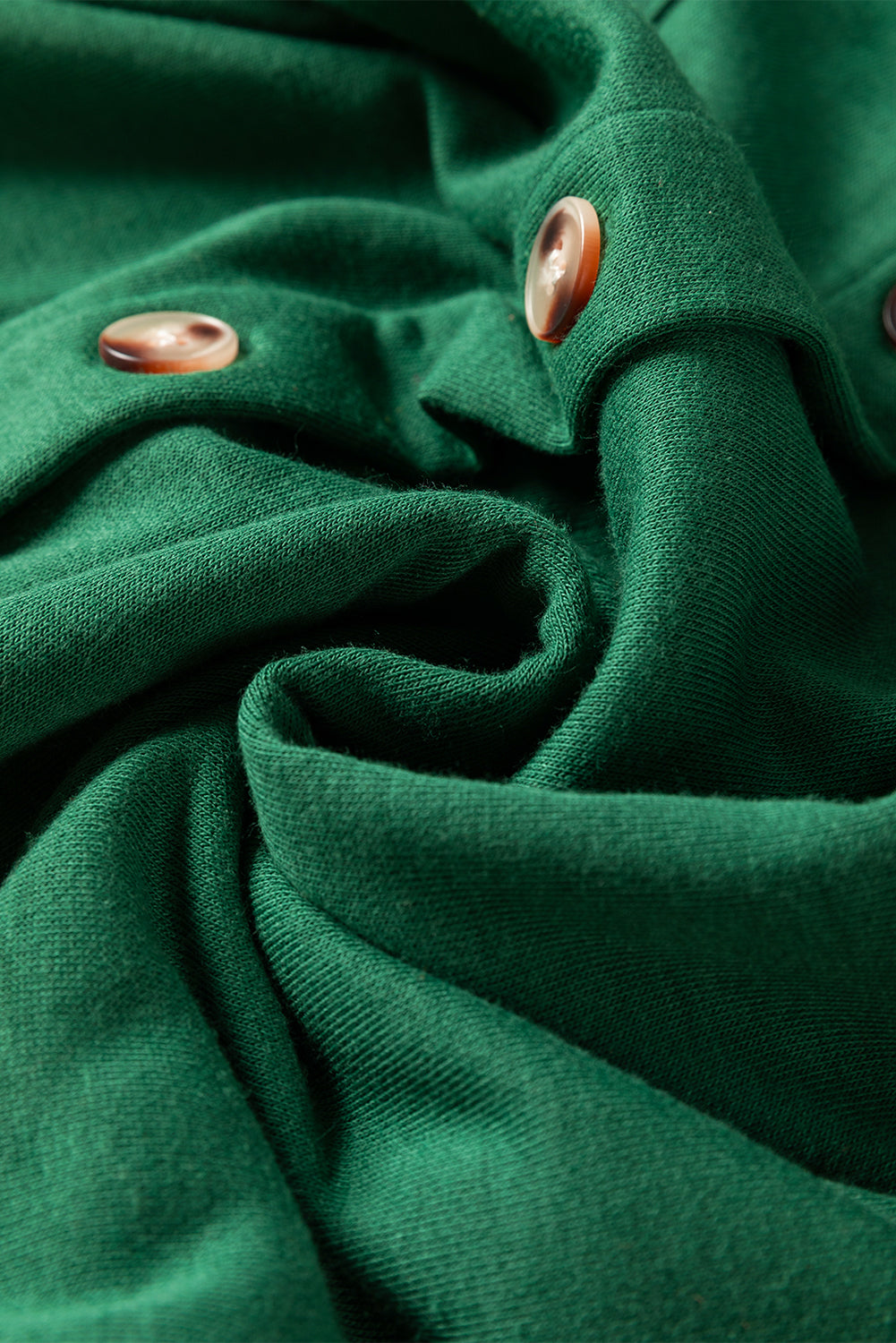 Veste à capuche boutonnée vert noirâtre à manches tricotées contrastées